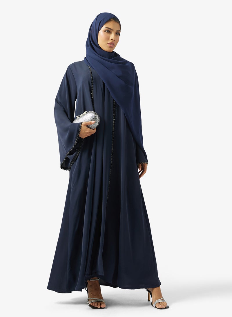 هيا كلوزيت عباية واسعة بياقة عالية مزينة - Image 1